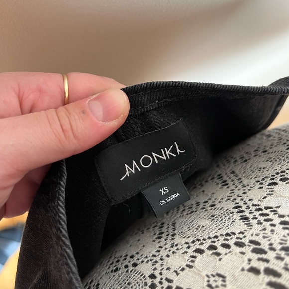 Monki denim pinafore dress in black - Picture 3 of 8